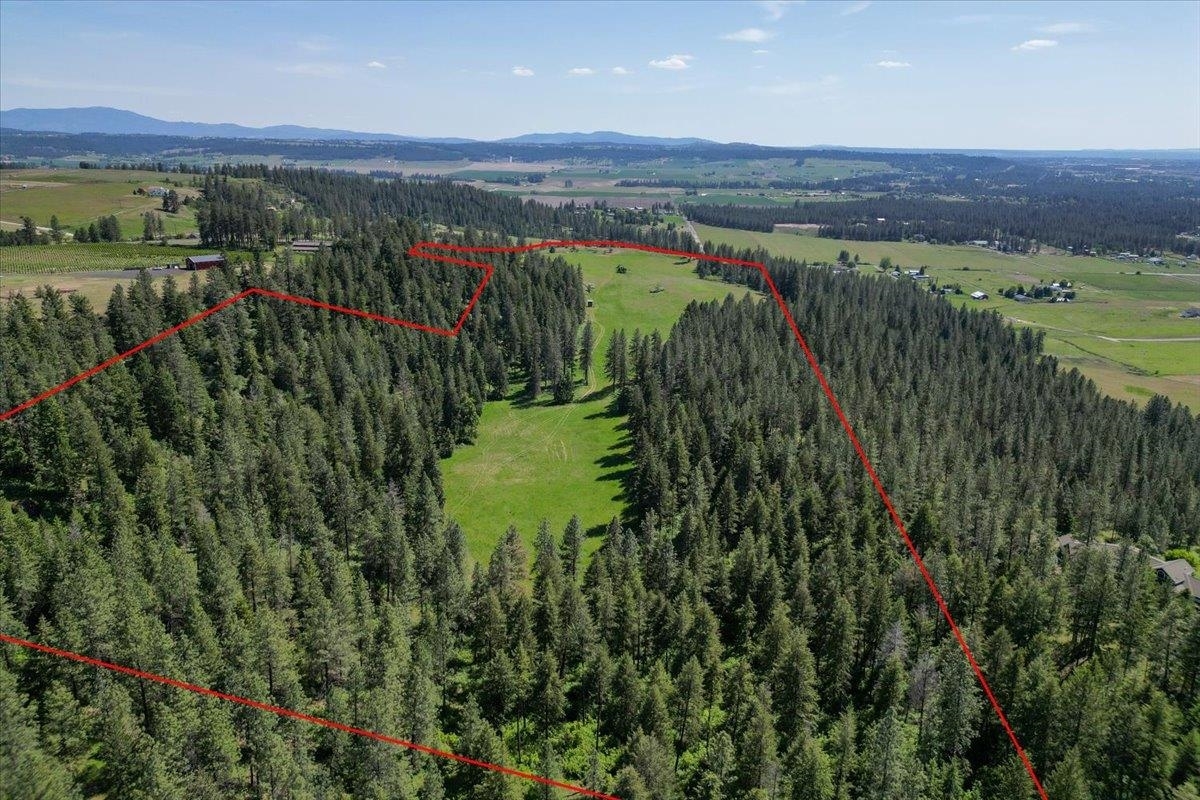 Property Photo: 17323 N Lower Greenbluff Rd WA 99005