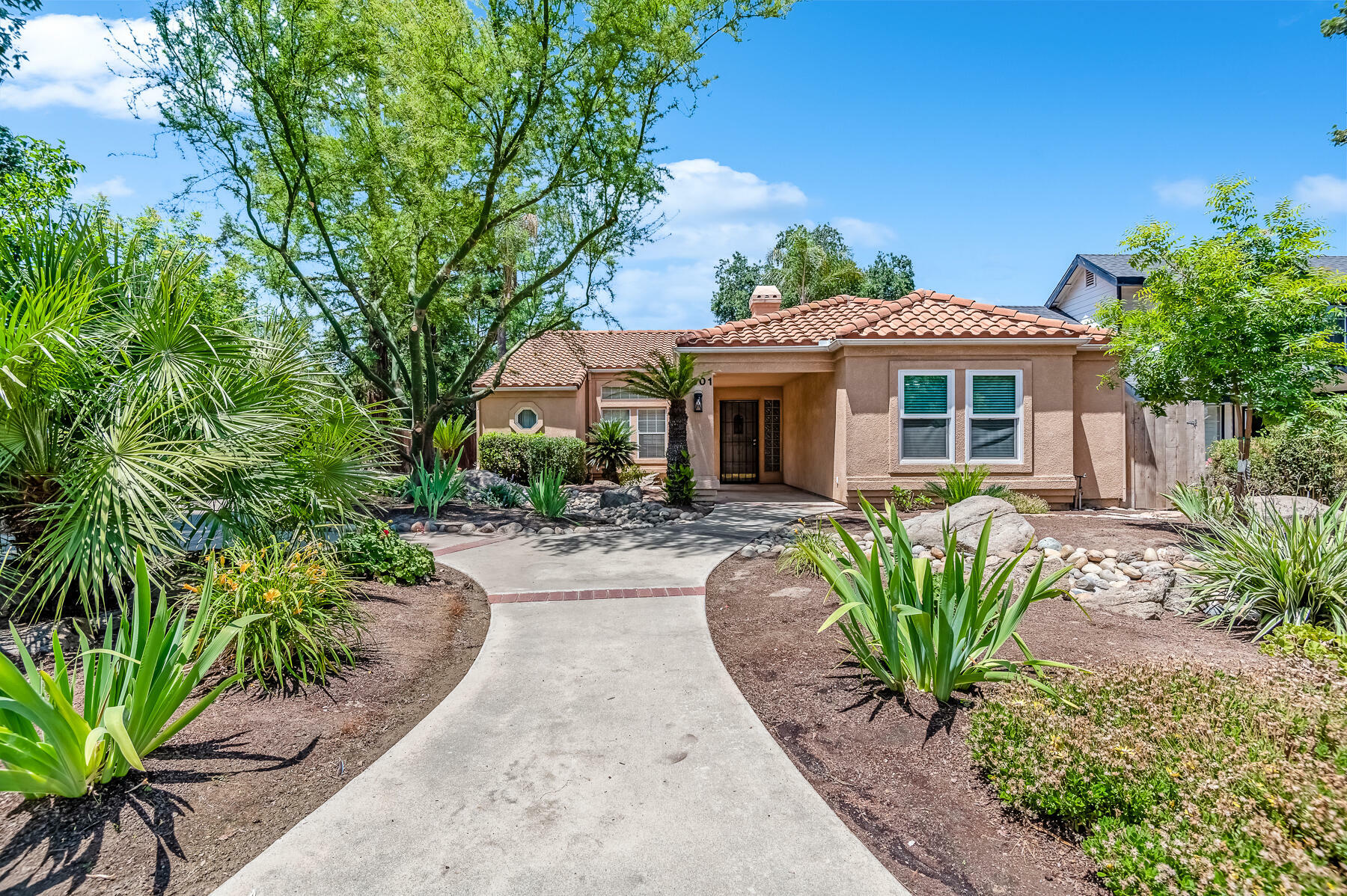 Property Photo: 1301 S Cotta Street S CA 93292