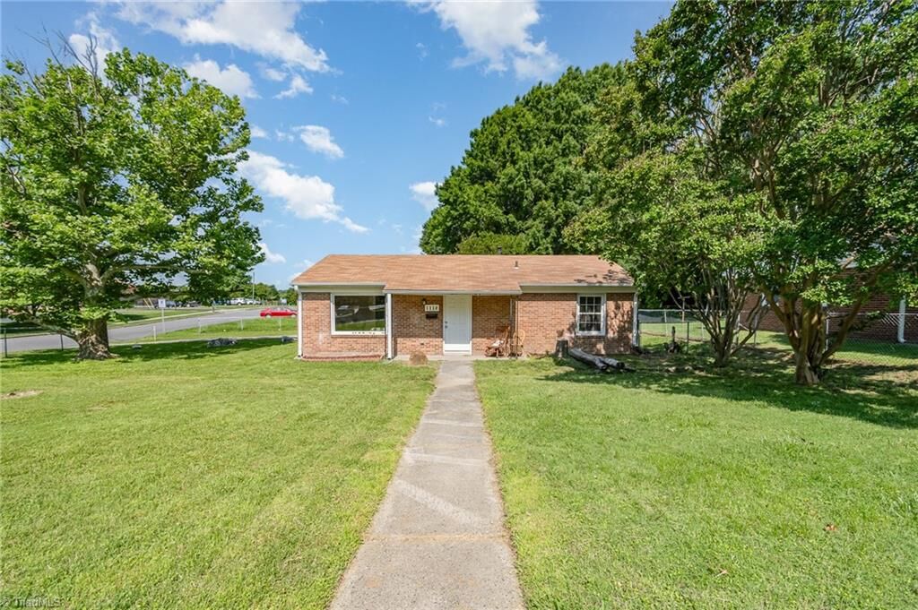 Property Photo:  1118 Ashe Street  NC 27406 