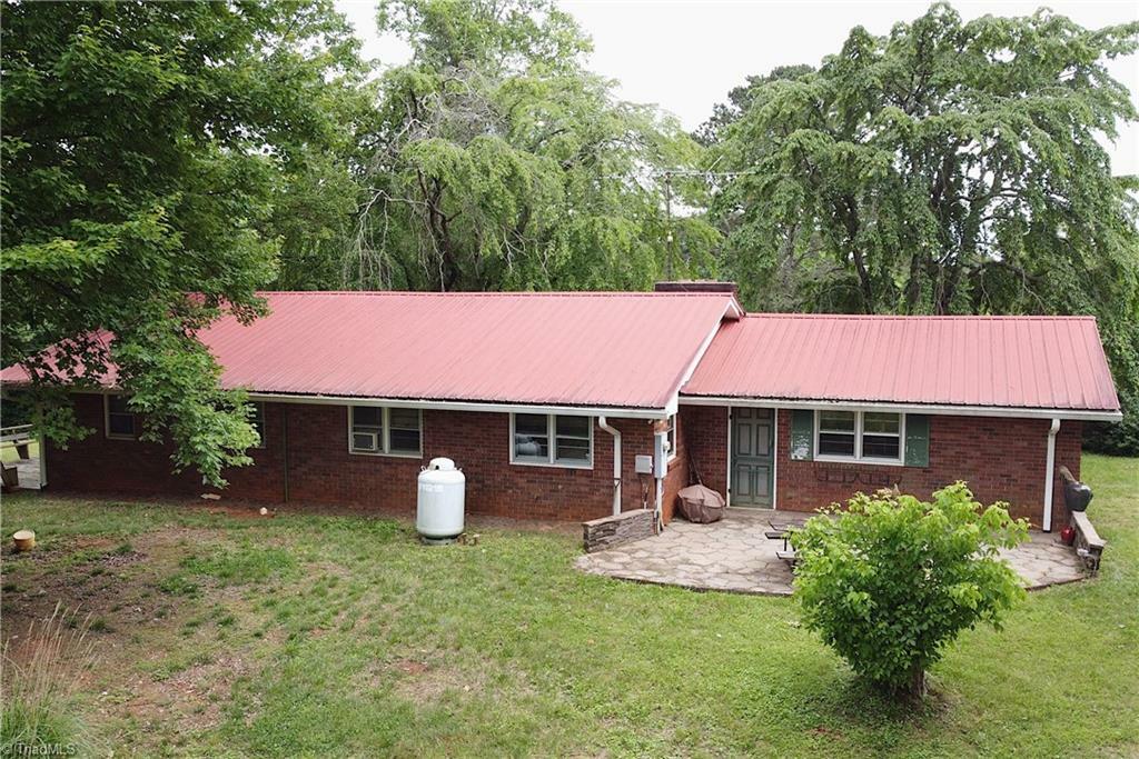 Property Photo: 981 Dehart Community Ctr Road NC 28635