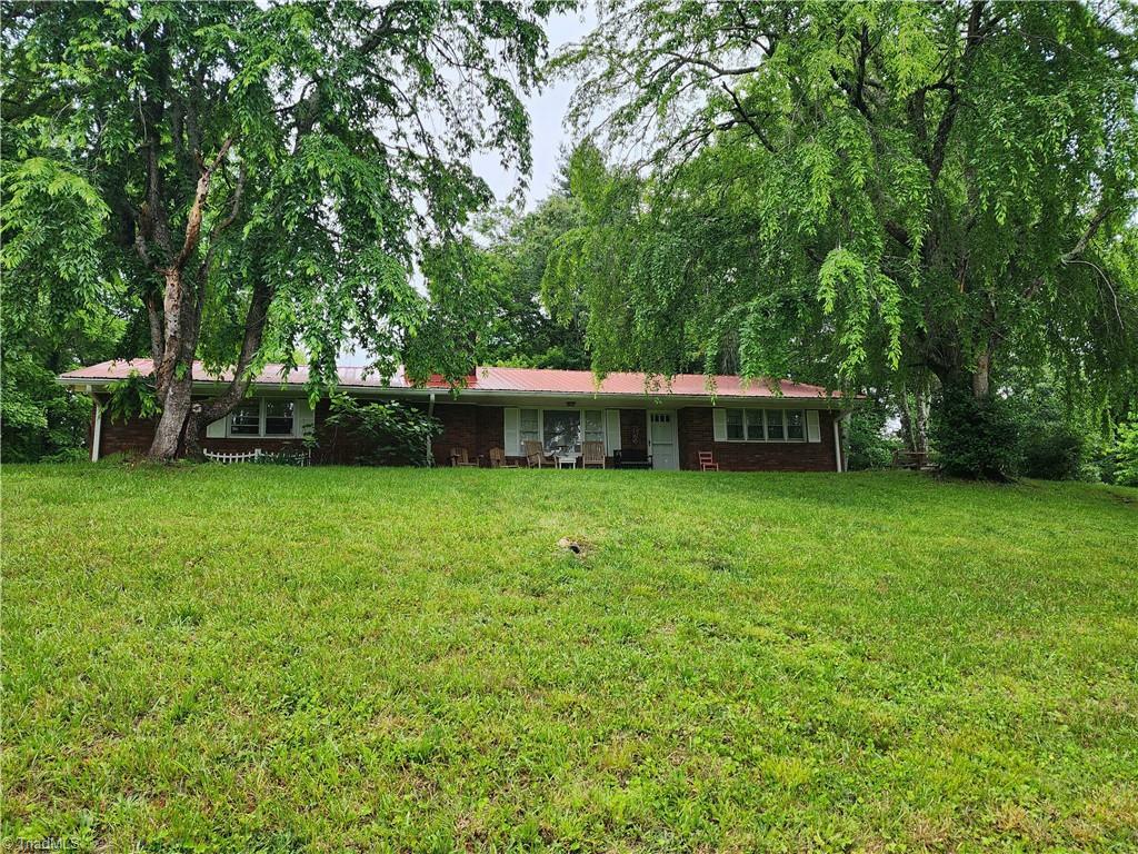 Property Photo: 981 Dehart Community Ctr Road NC 28635
