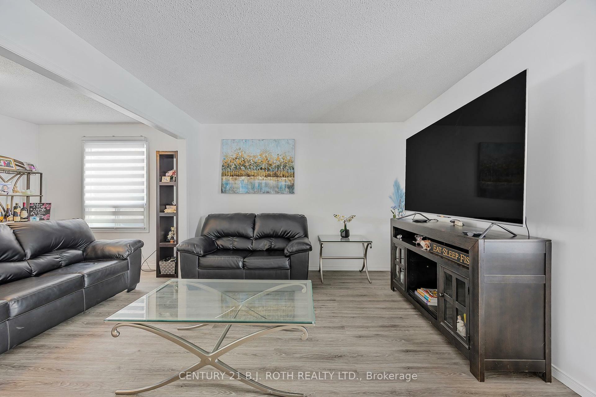 Property Photo: 13 Wallace Drive ON L4N 7E2