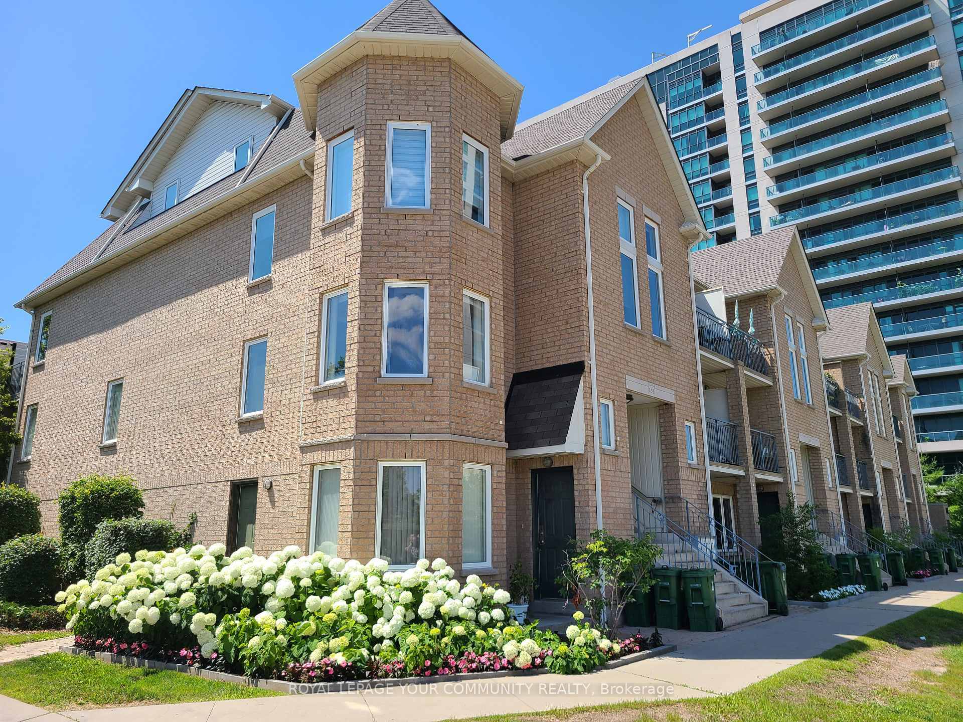 Property Photo: 130 Vanderhoof Avenue 101 ON M4G 4J8