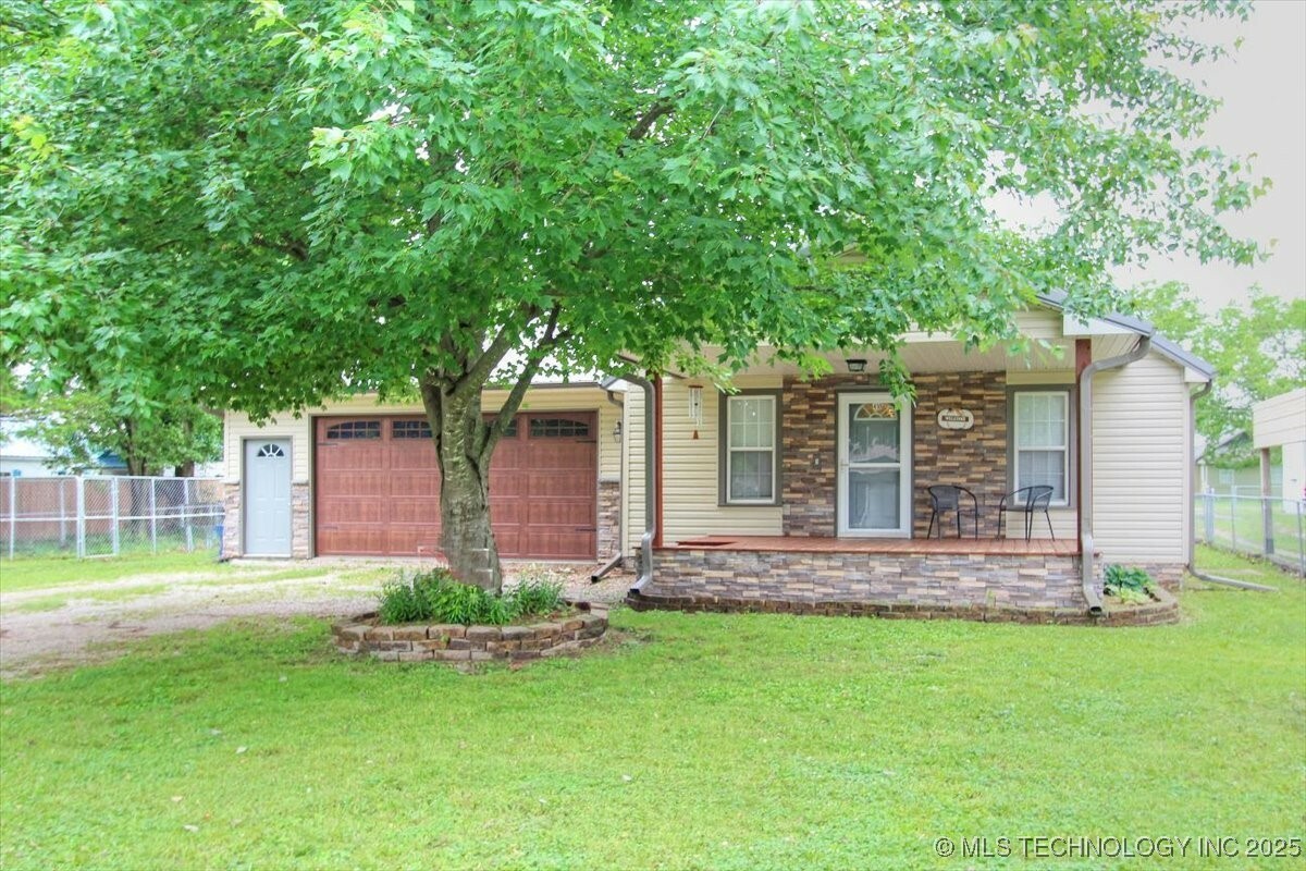 Property Photo: 410 Shawnee Street OK 74072