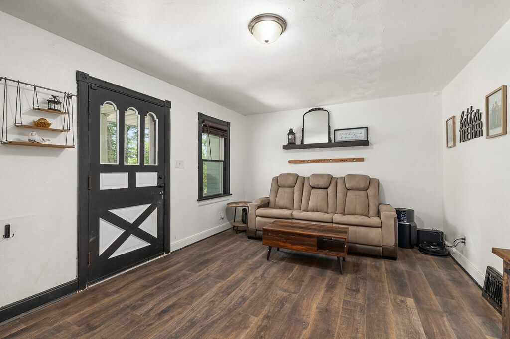 Property Photo:  2040 Ashland Rd  OH 44903 