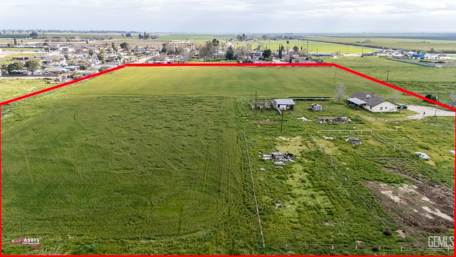 Property Photo: 3045 Emerson Way CA 93313