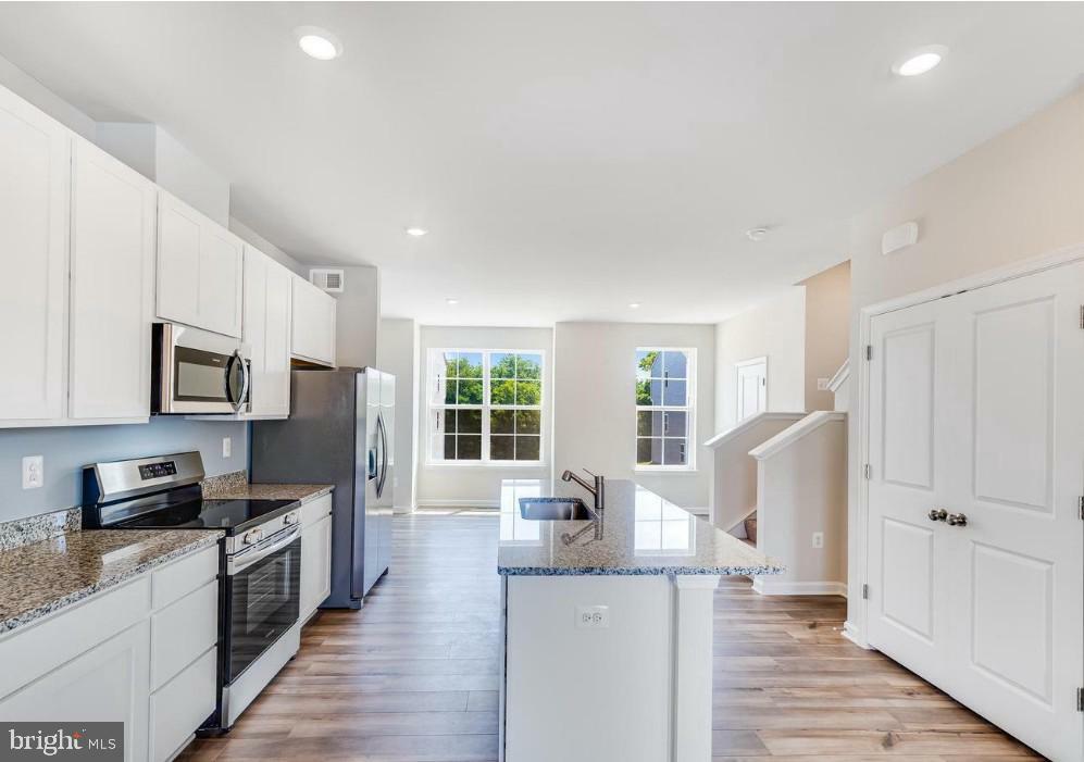 Property Photo:  