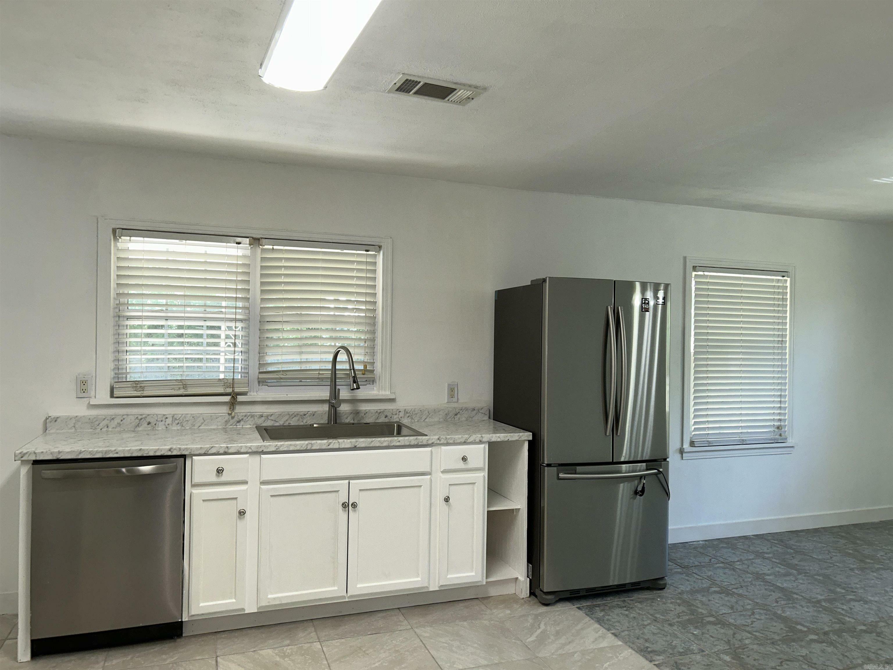 Property Photo: 1421 N Greenwich Avenue AR 72801