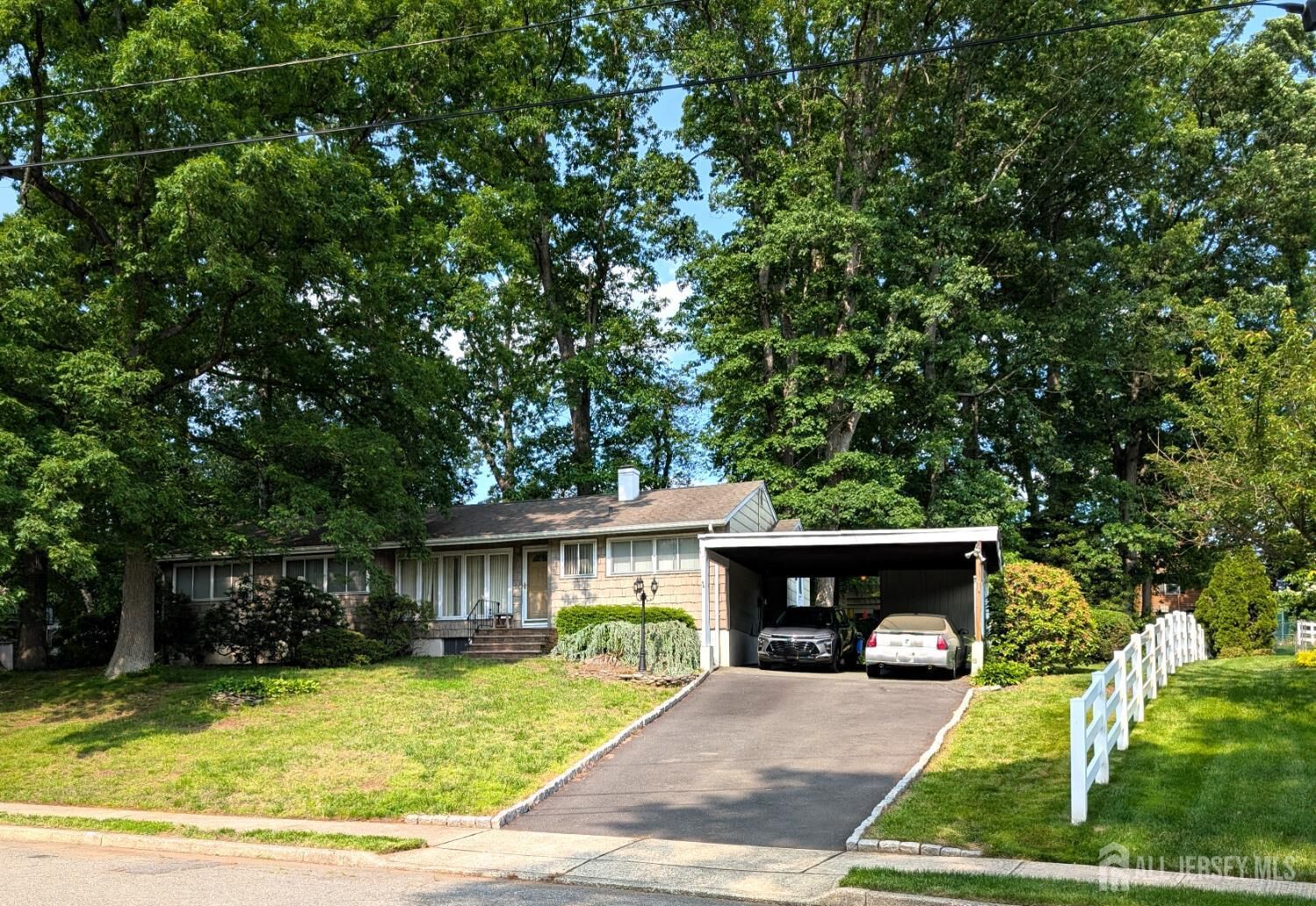 Property Photo:  28 Tanglewood Lane  NJ 08816 