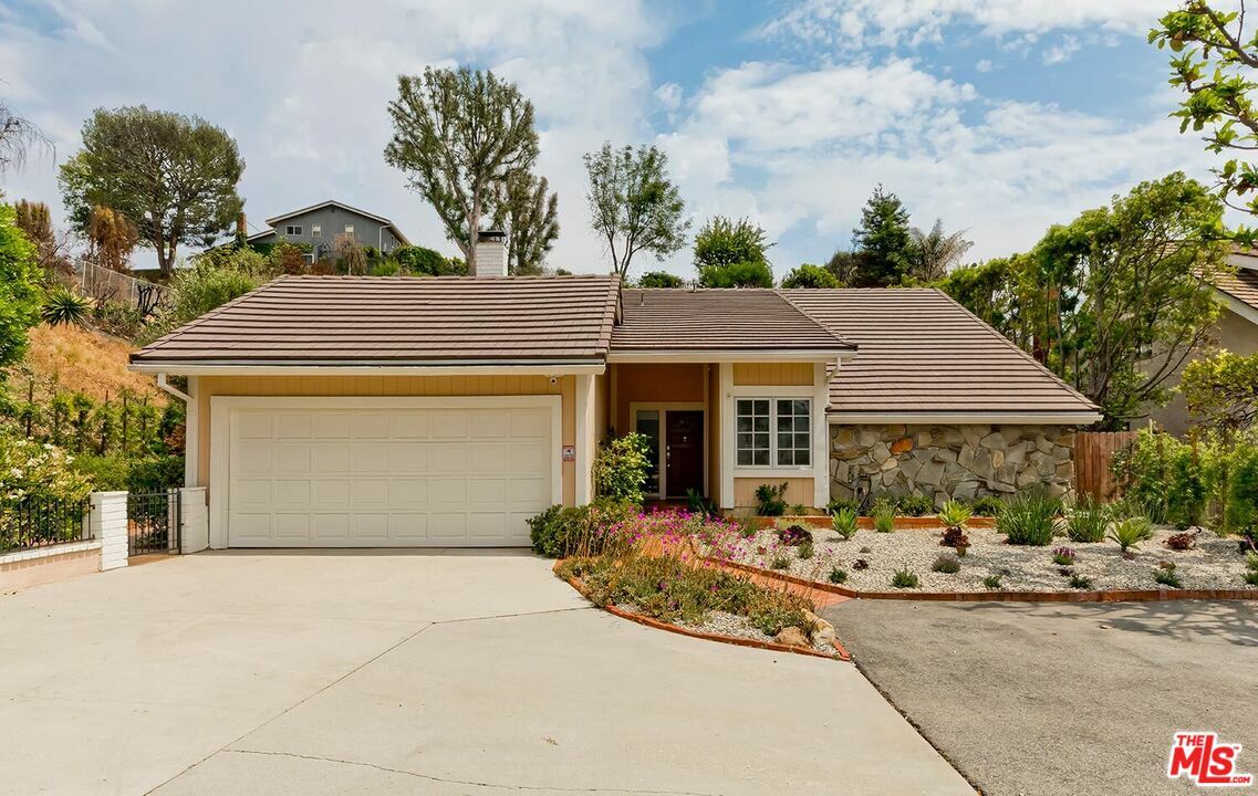 Property Photo:  17181 Avenida De La Herradura  CA 90272 