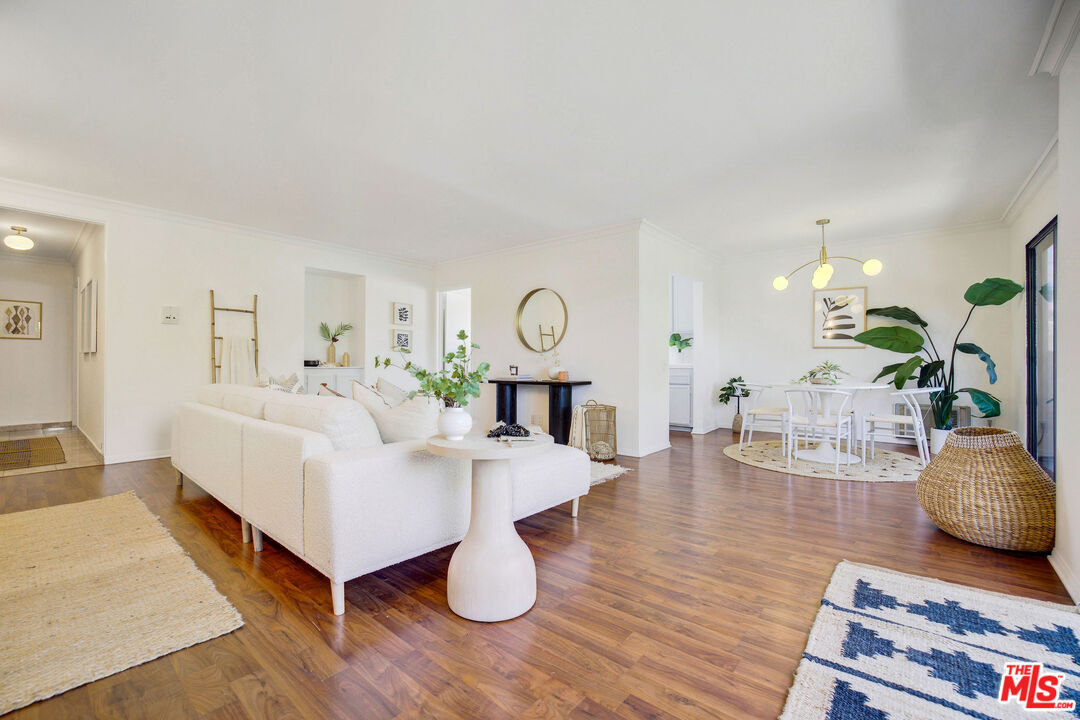 Property Photo:  1925 Overland Ave  CA 90025