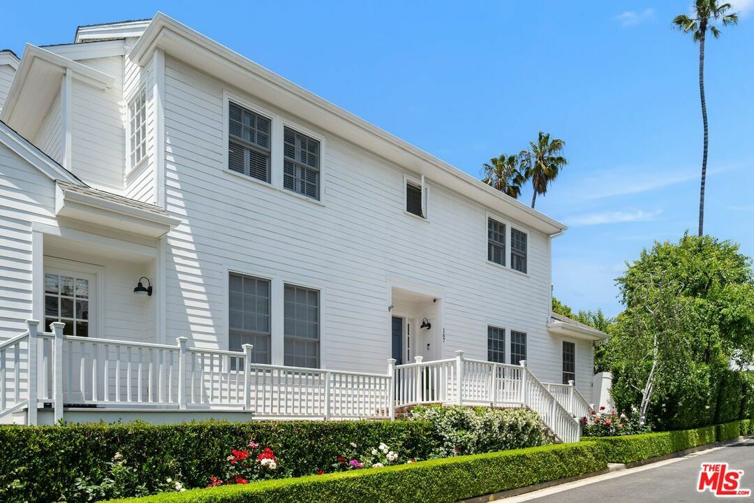 Property Photo:  167 S Anita Ave  CA 90049 
