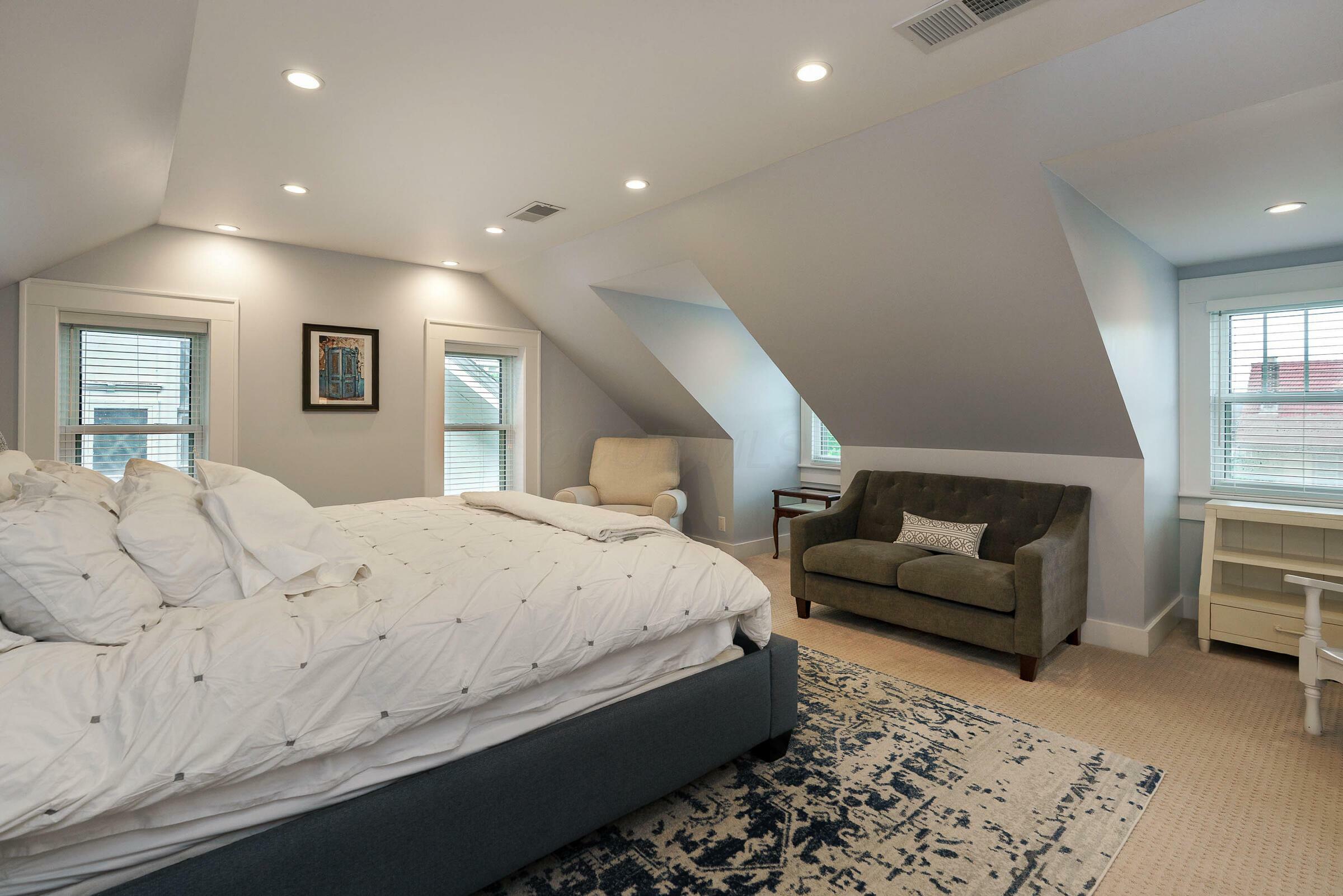 Property Photo: 1833 Franklin Avenue OH 43205