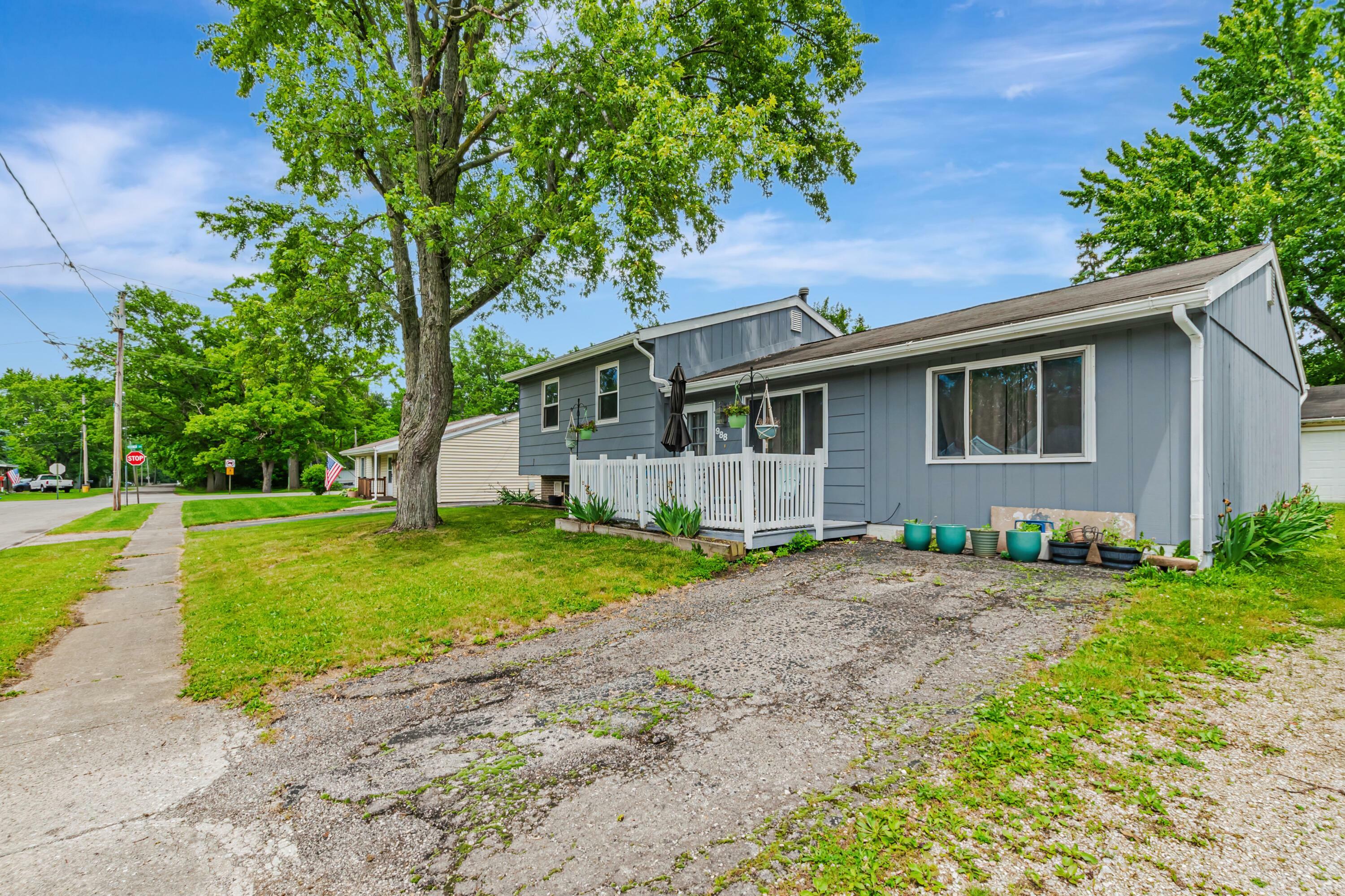 Property Photo: 988 Plantation Drive OH 43302