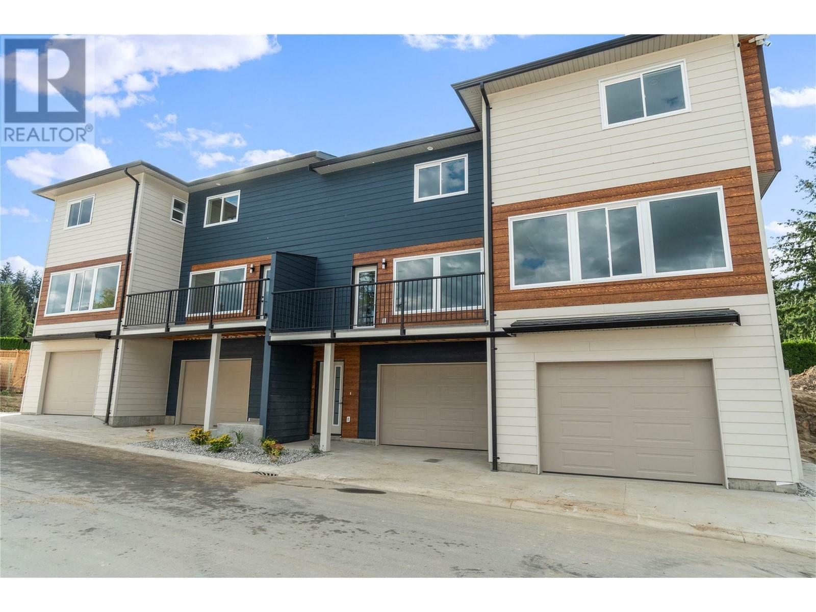 Property Photo:  981 12 Street Southeast 32  BC V1E 2C8 