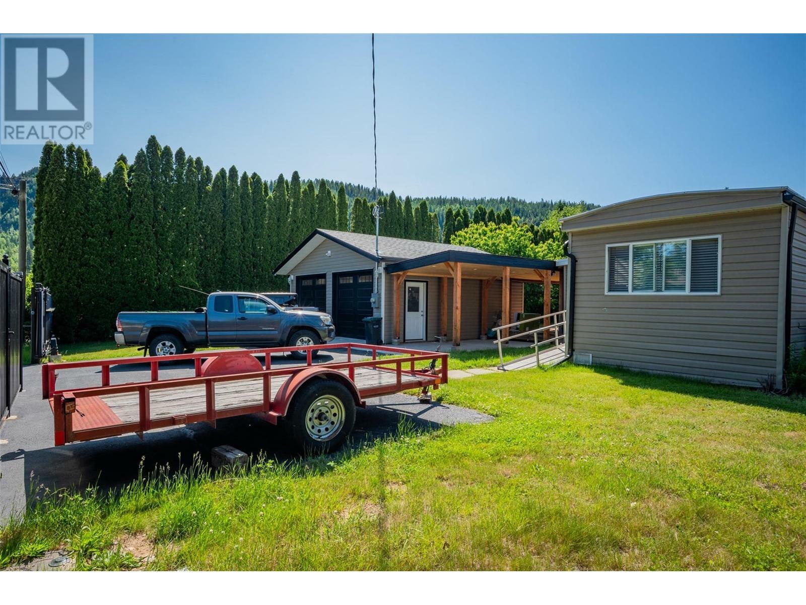 522 105th Street  Castlegar BC V1N 3G8 photo