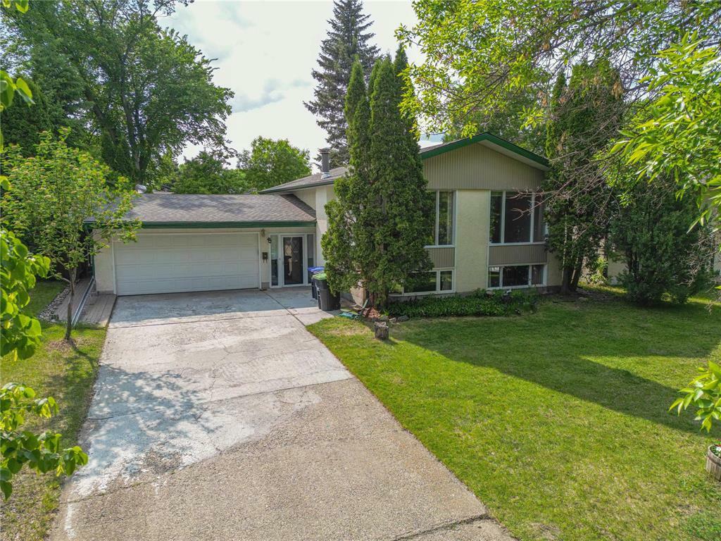 8 Memorial Crescent  Brandon MB R7B 3K1 photo