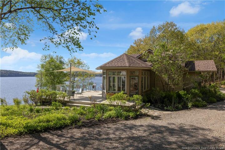 158 Hills Point Road — photo 1