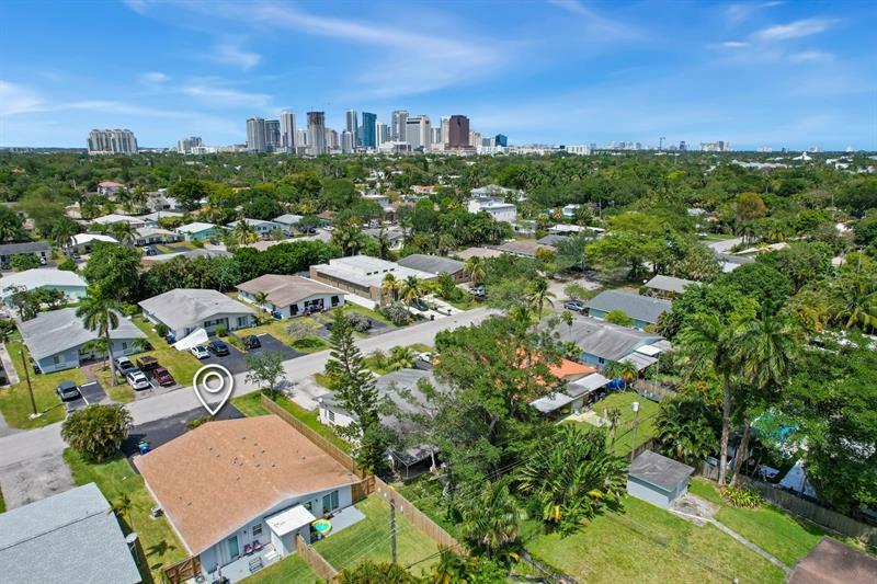 Property Photo: 838 SW 14th St FL 33315