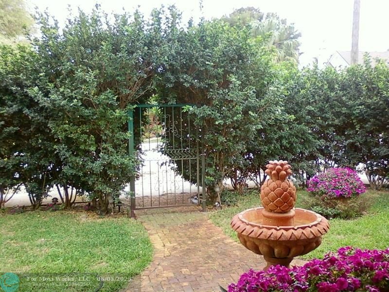Property Photo: 1501 NE 5th Ct Front East FL 33301