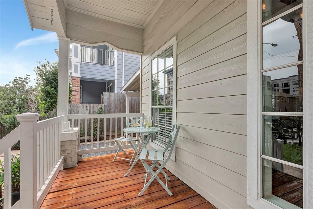 Property Photo: 615 Allston Street TX 77007