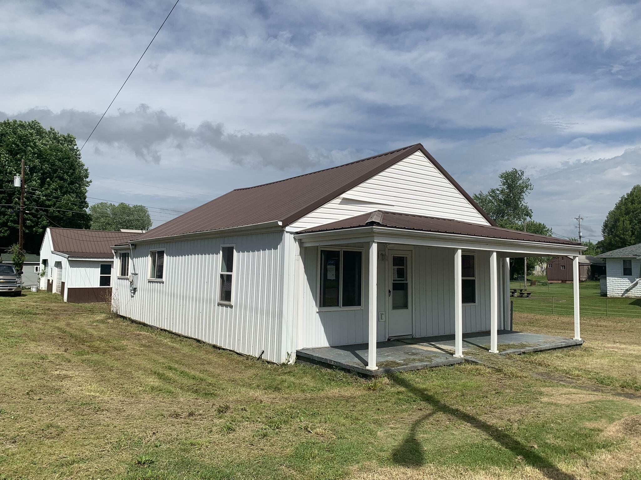 Property Photo: 901 Eastern Avenue KY 41183