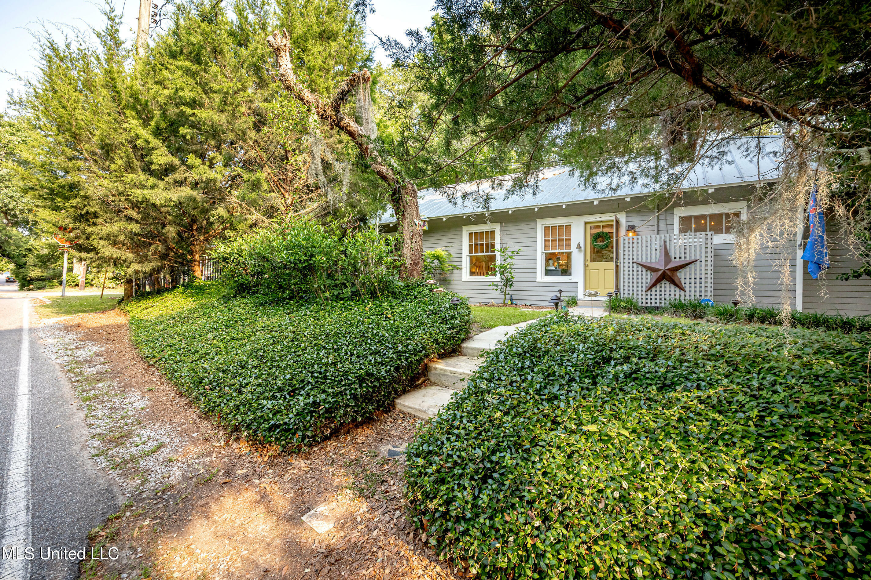 Property Photo: 319 Washington Avenue MS 39564