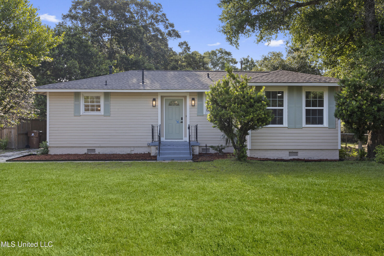 Property Photo:  160 Balmoral Avenue  MS 39531 