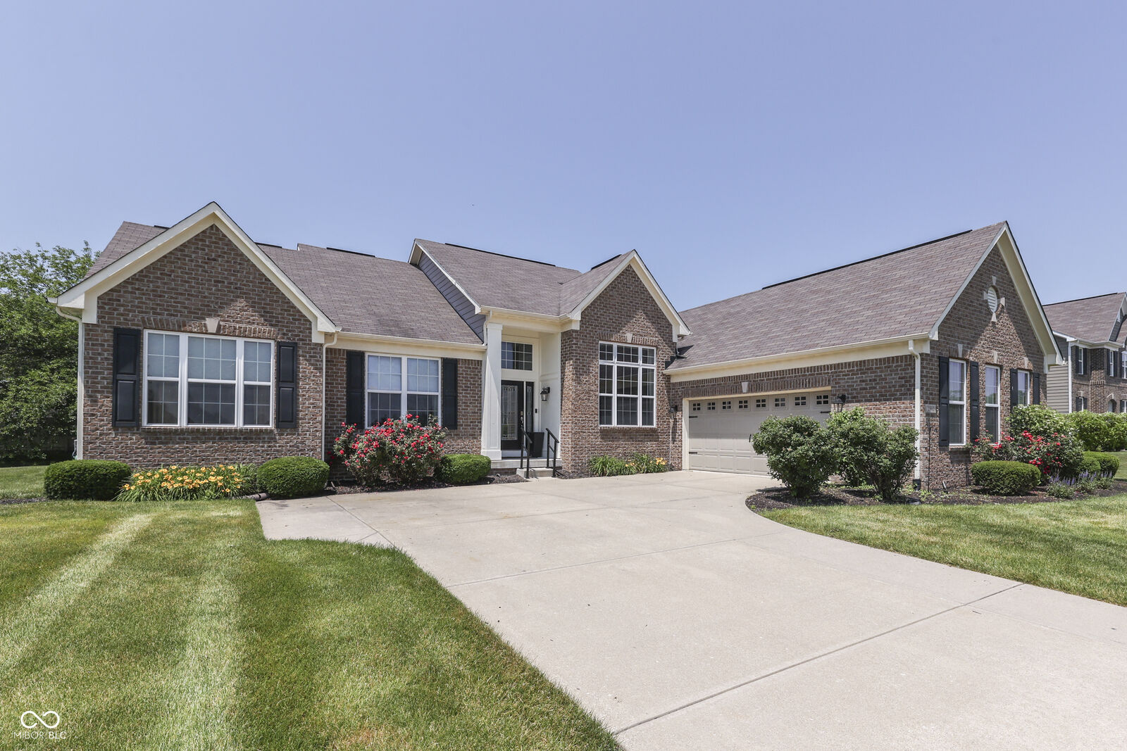 Property Photo:  2502 Colinbrook Parkway  IN 46143 