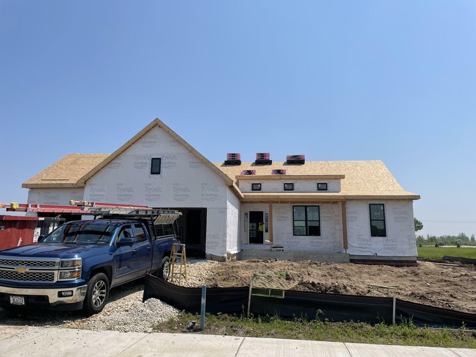 Property Photo:  9902 N Migratory Ln  WI 53097 