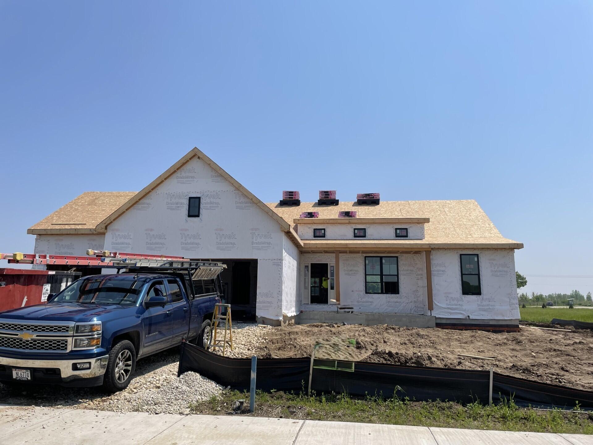 Property Photo: 9902 N Migratory Ln WI 53097