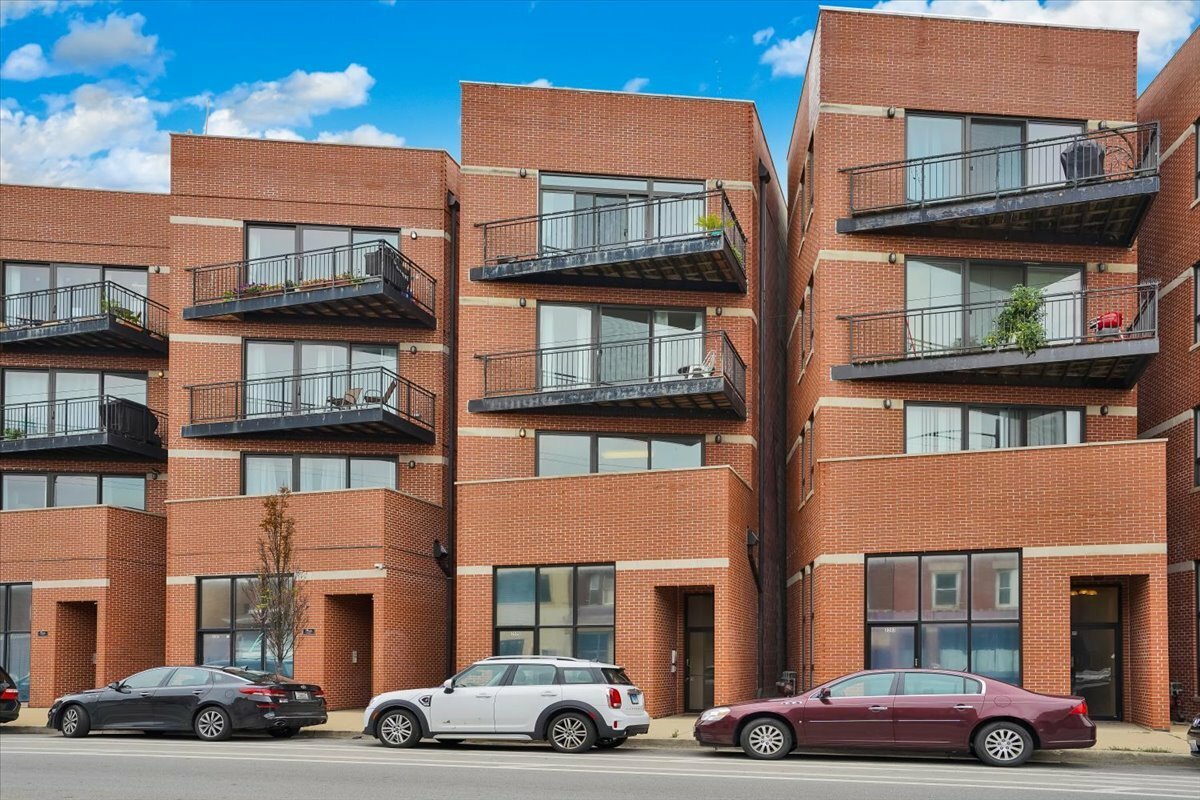 Property Photo: 3505 N Elston Avenue 2 IL 60618