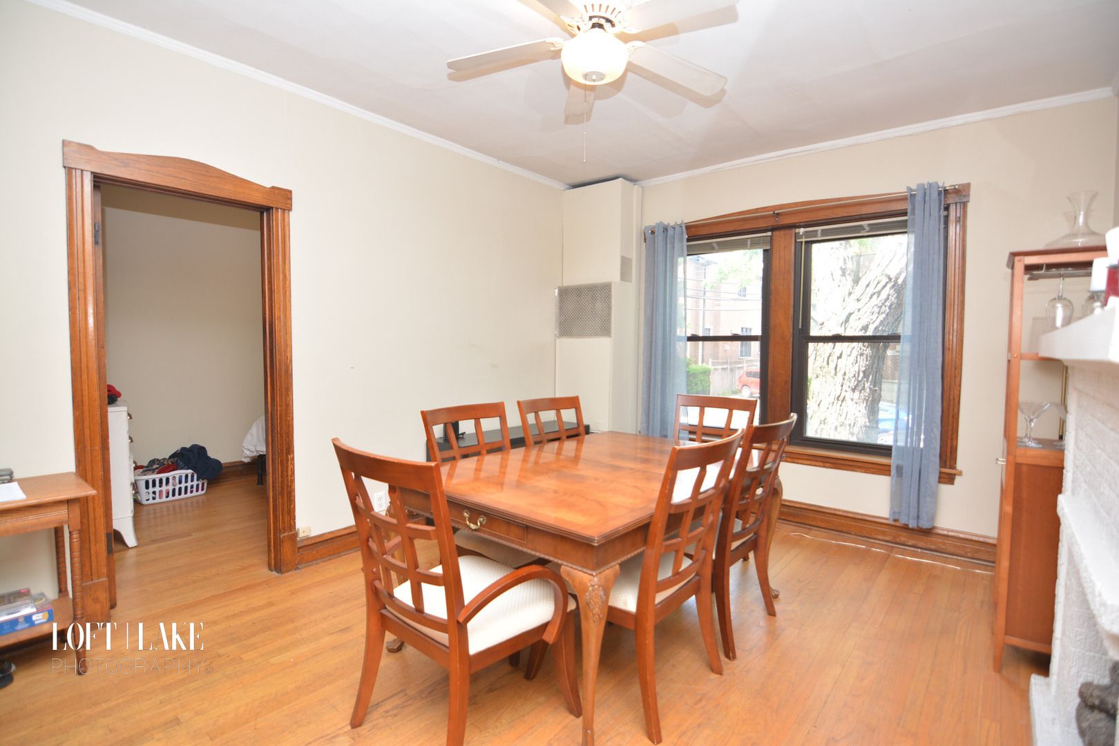 Property Photo: 1611 W Grace Street 1 IL 60613