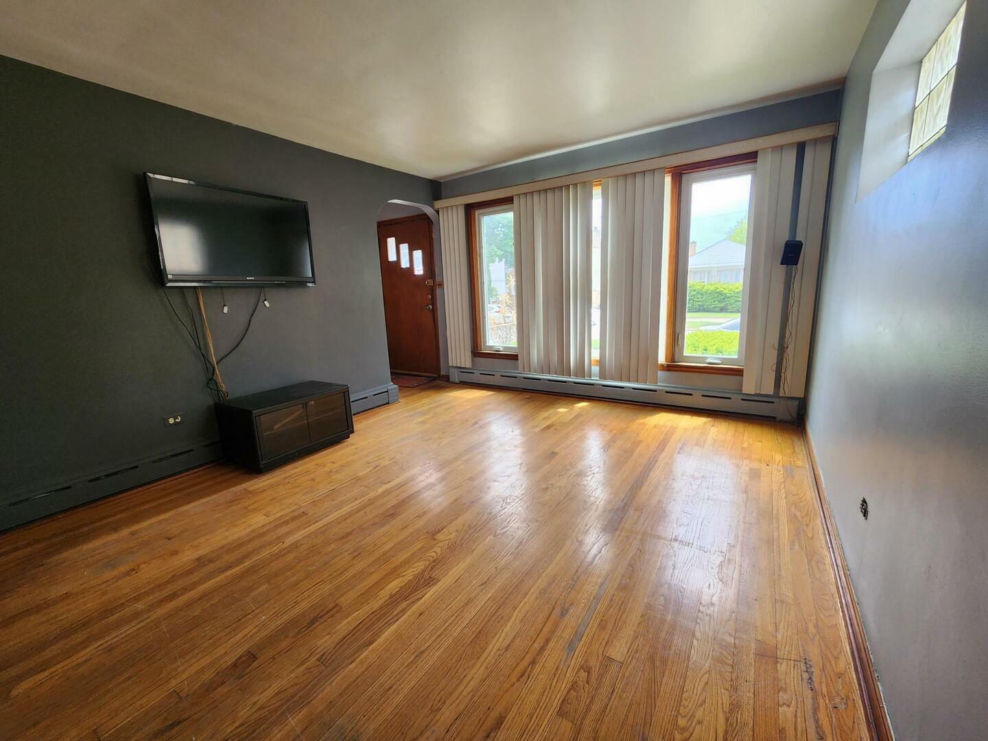 Property Photo: 7112 W Farragut Avenue IL 60656