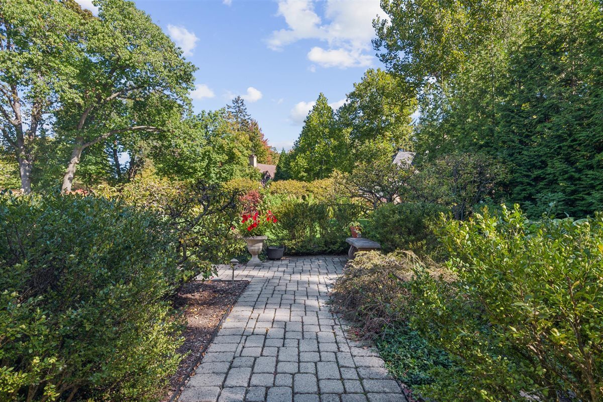 Property Photo: 350 N Deere Park Drive W IL 60035