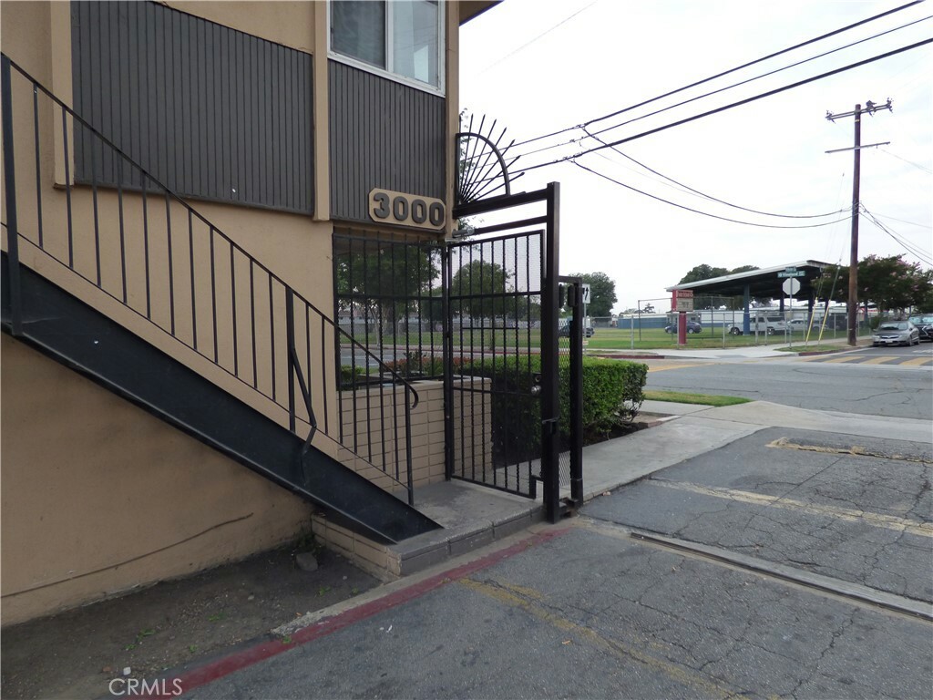 Property Photo: 3000 Vineland Avenue 10 CA 91706