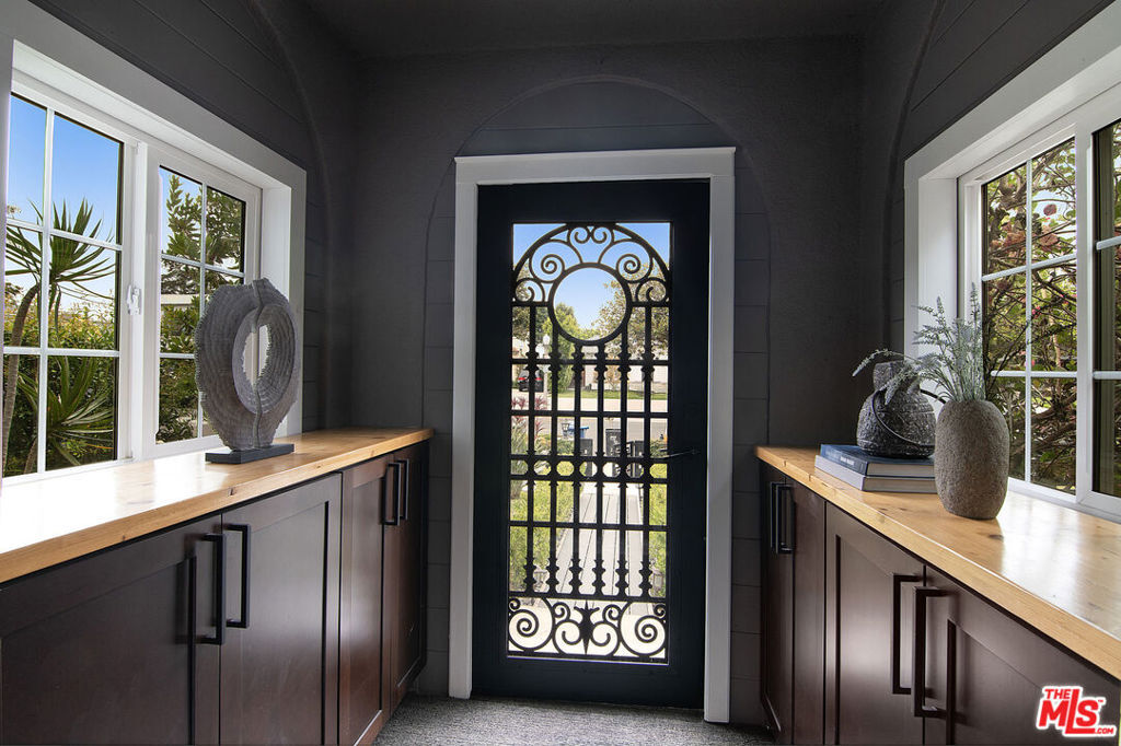 Property Photo: 565 N Arden Boulevard CA 90004