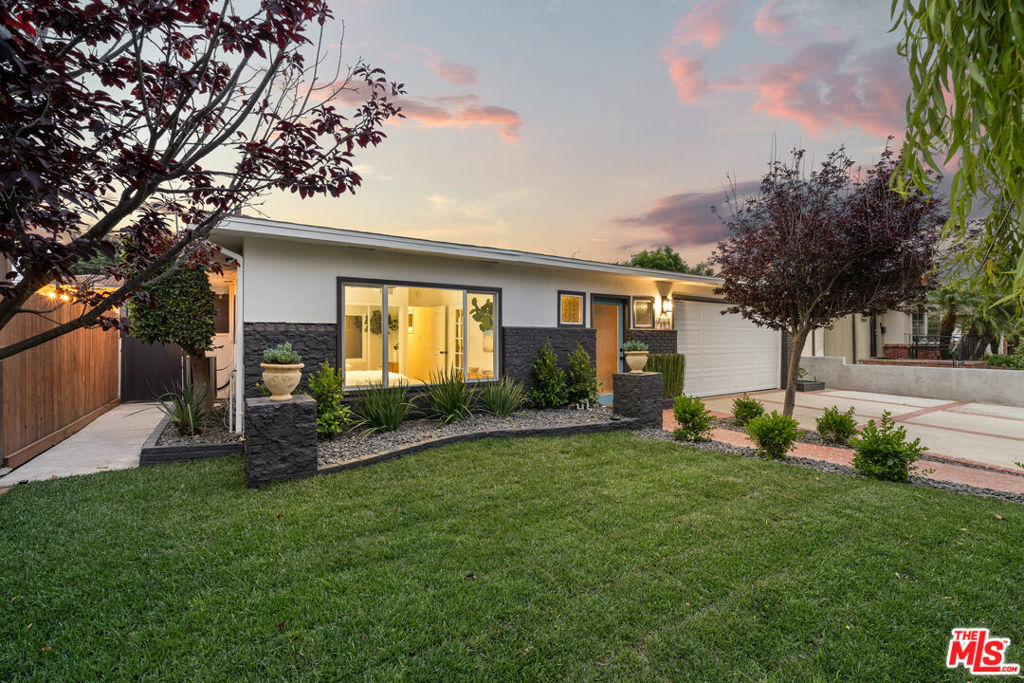 Property Photo:  7363 W 87th Place  CA 90045 
