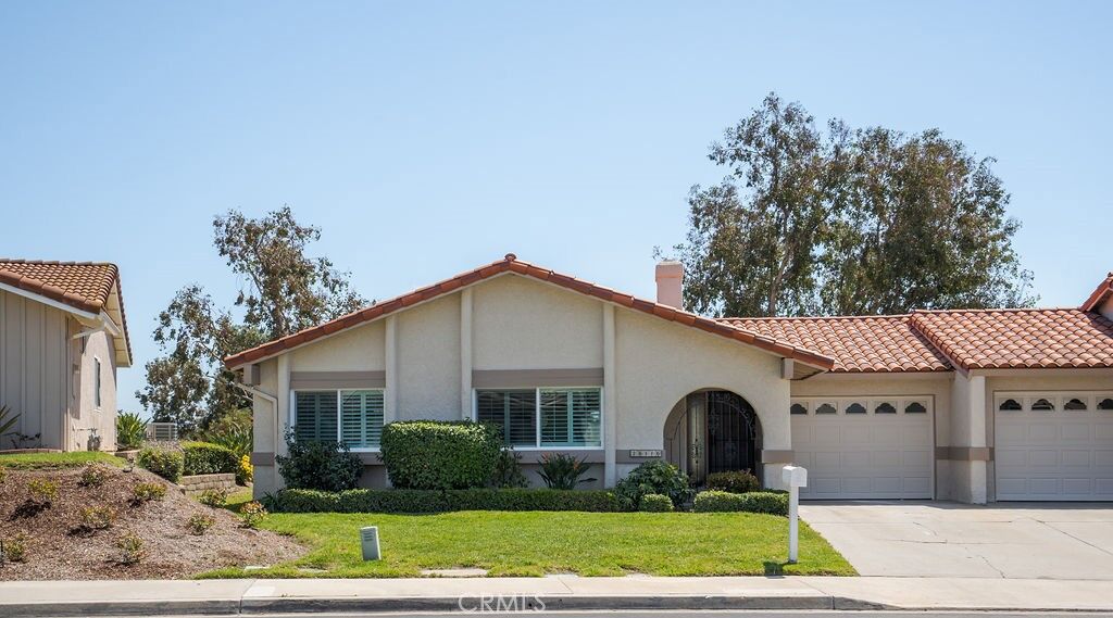 Property Photo:  28116 Calle Casal  CA 92692 