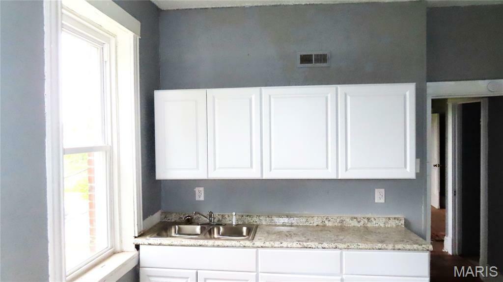 Property Photo: 3018 N Vandeventer MO 63107