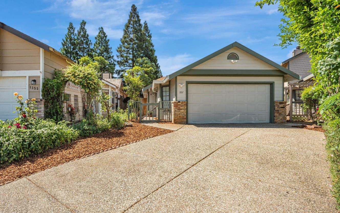 Property Photo: 1357 Hidalgo Circle CA 95747