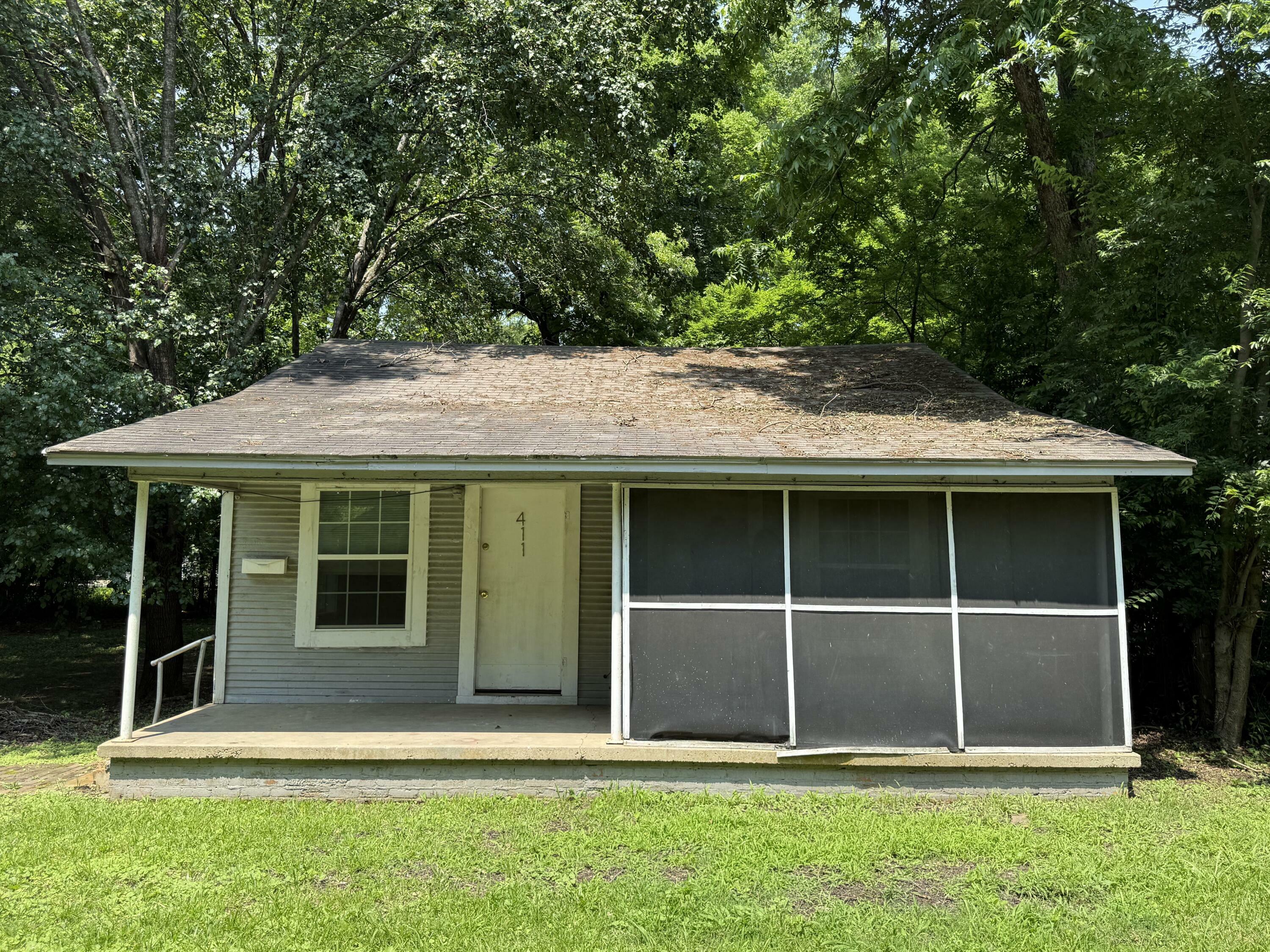 Property Photo:  411 South Green Street  MS 38804 