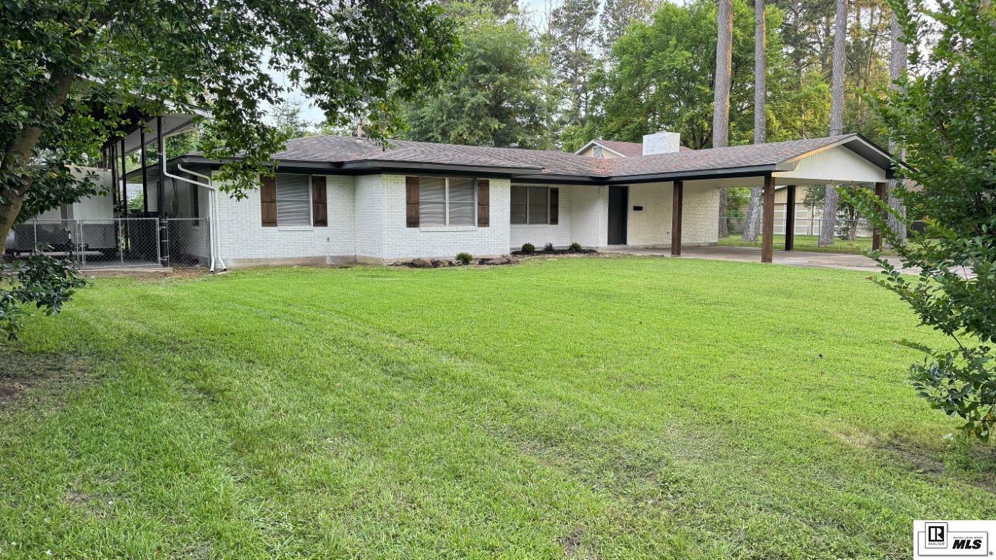 Property Photo: 105 Oaklawn Drive LA 71291