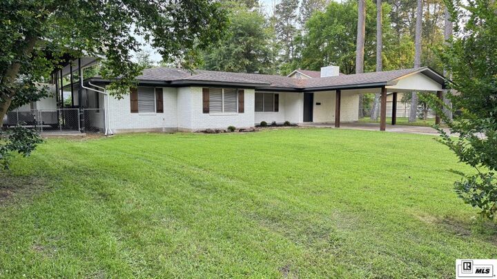 Property Photo: 105 Oaklawn Drive LA 71291