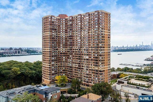 Property Photo:  100 Old Palisade Road 2507  NJ 07024 
