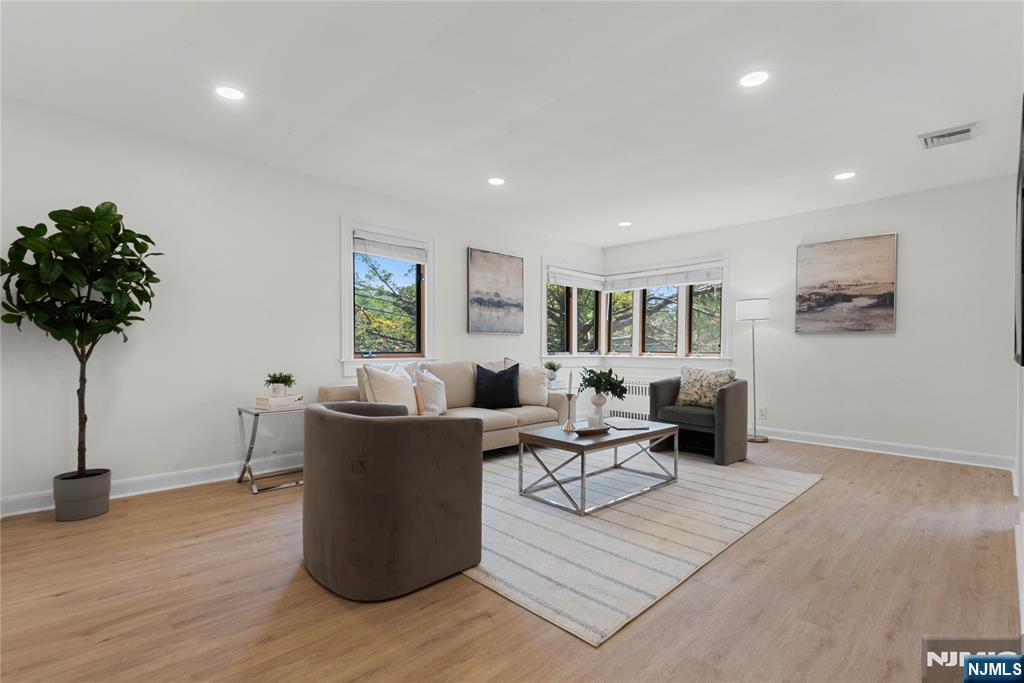 Property Photo:  530 Broad Avenue 2  NJ 07631 
