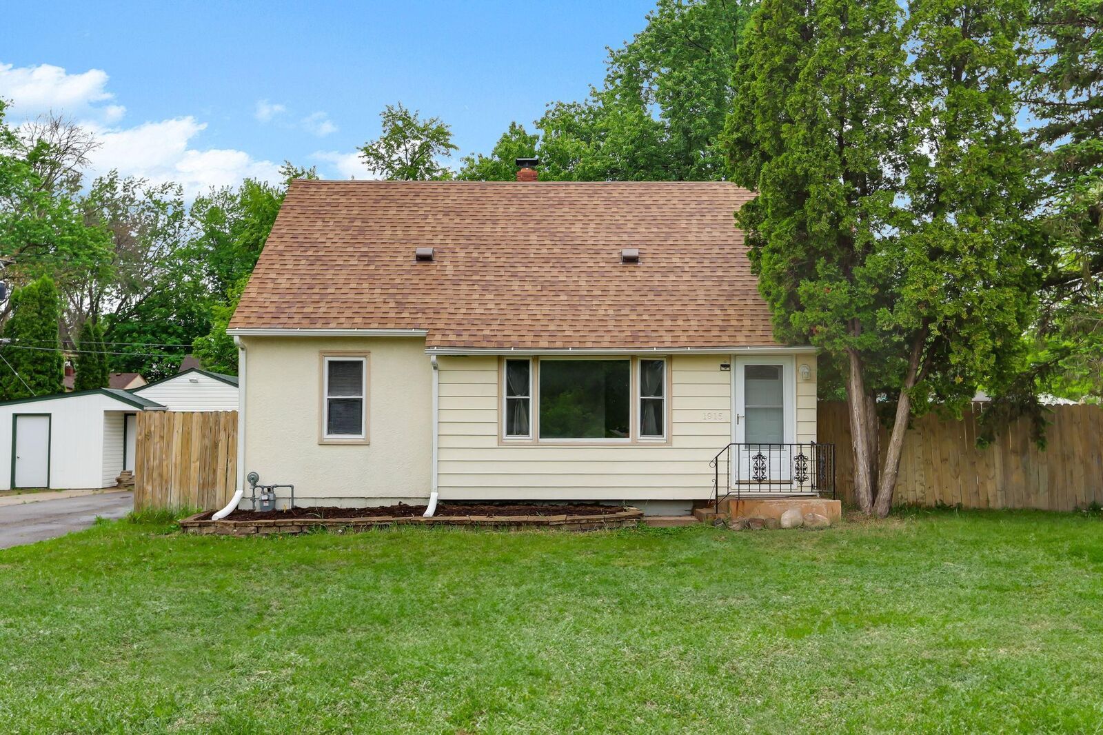 Property Photo:  1915 Hazelwood Street  MN 55109