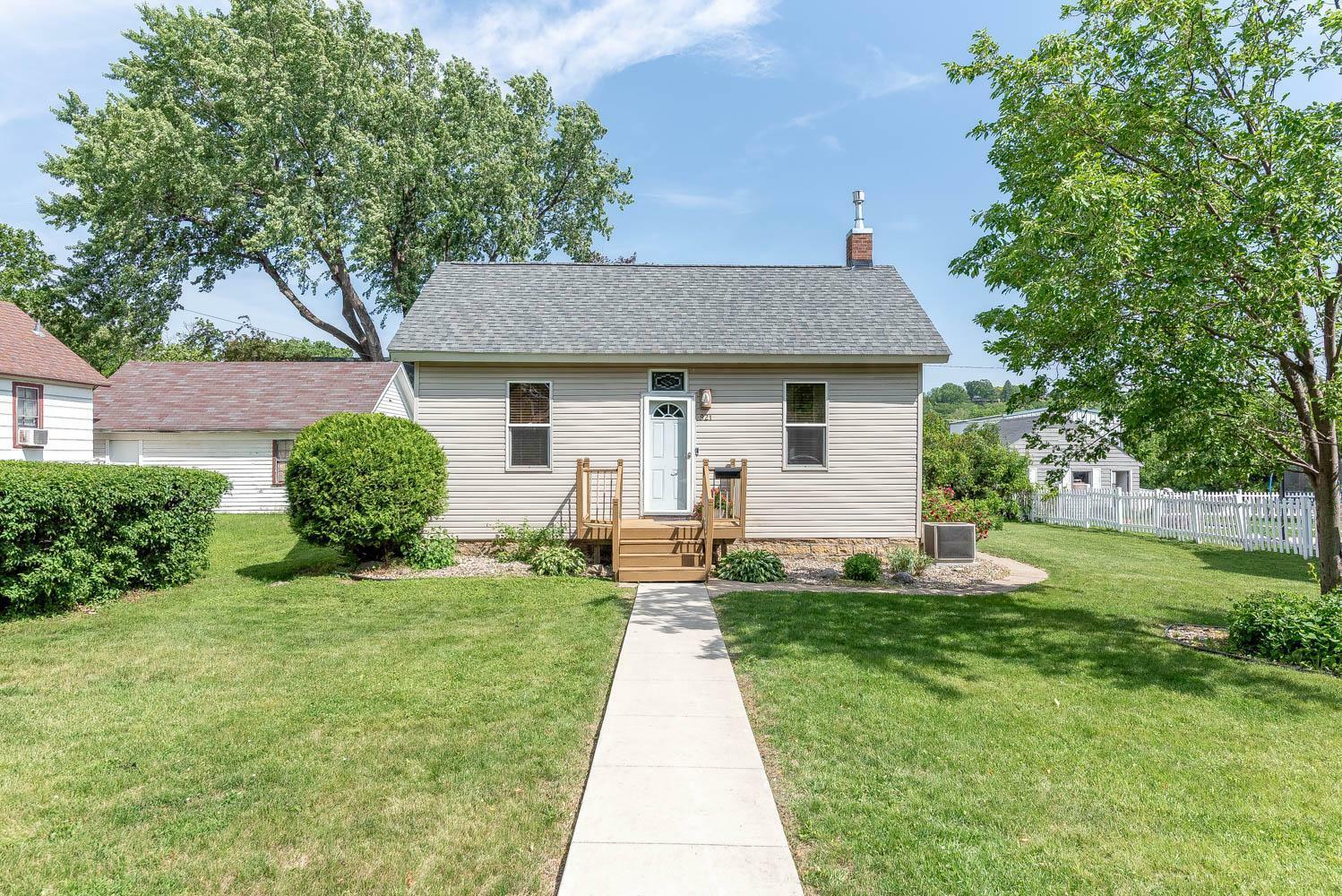 Property Photo:  921 N 2nd Street  MN 56001 