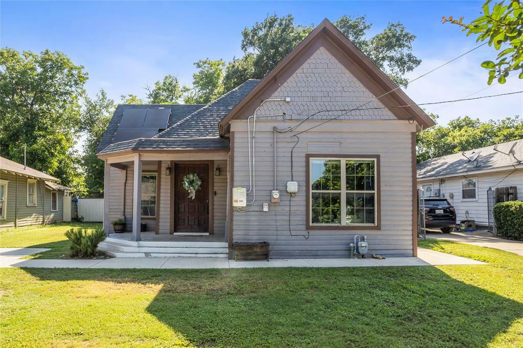 Property Photo: 741 N Robinson Street TX 76031