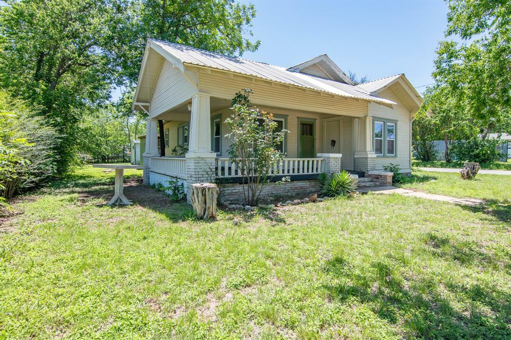 Property Photo: 1620 Avenue D TX 76801